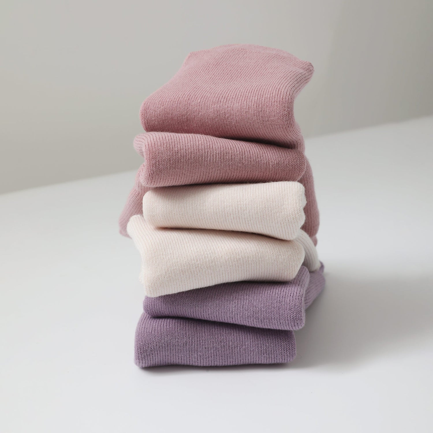 Baby socks with secure stay-on design