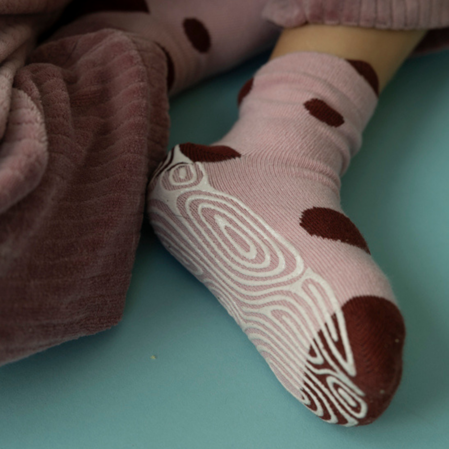 New-Ladybug & Friends- Organic- 4 Pairs of Stay-On Baby & Toddler Non-Slip Socks